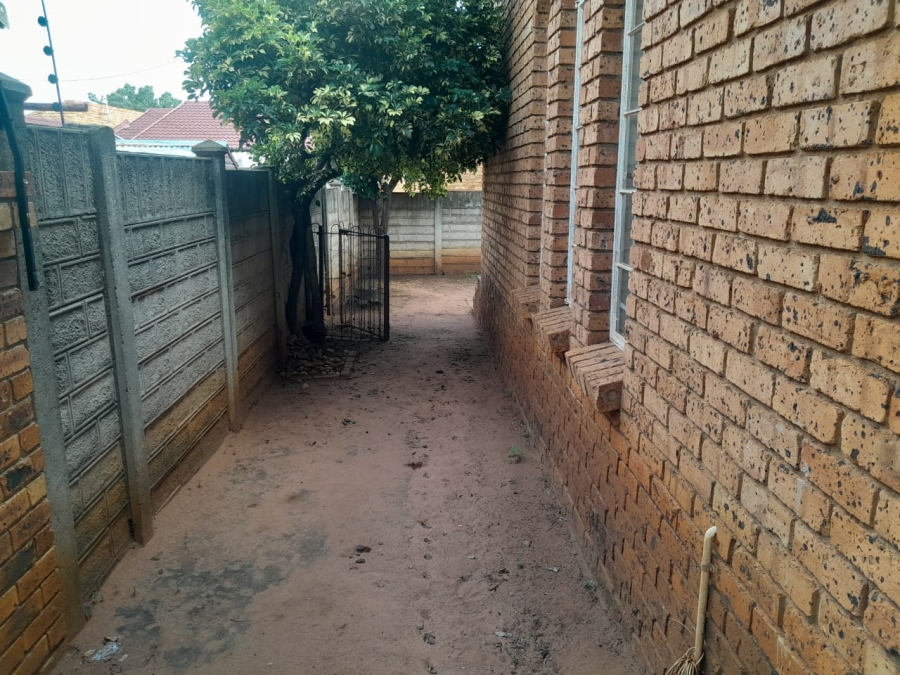 3 Bedroom Property for Sale in Geelhoutpark North West